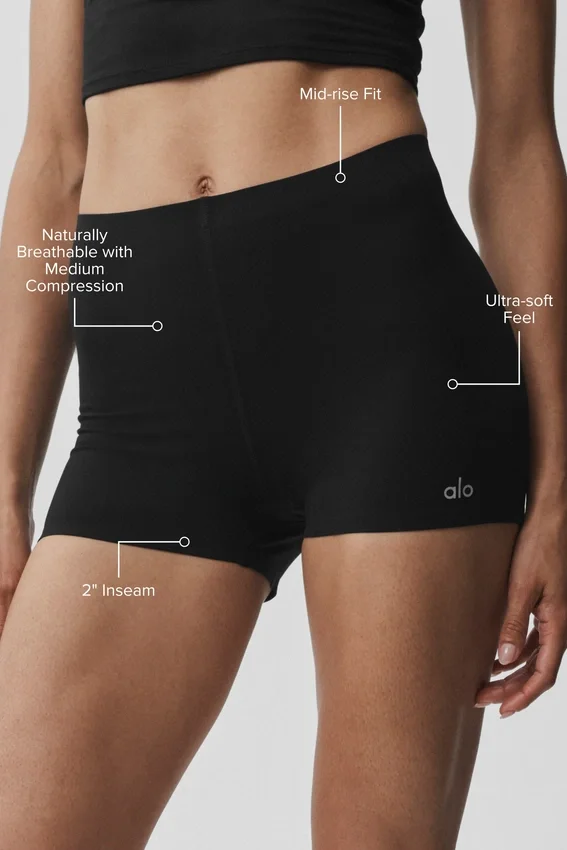 2" Alo Softsculpt Mid-Rise Short – svart