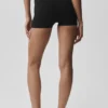 2" Alo Softsculpt Mid-Rise Short – svart