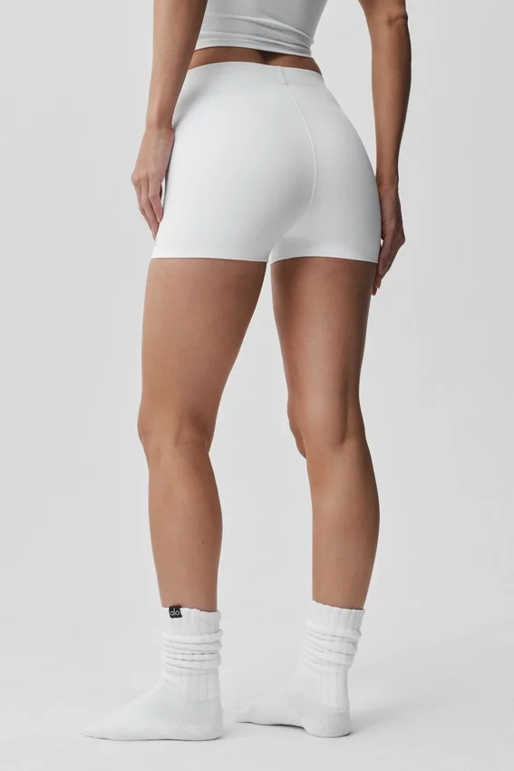 2" Alo Softsculpt Mid-Rise Shorts – Vit
