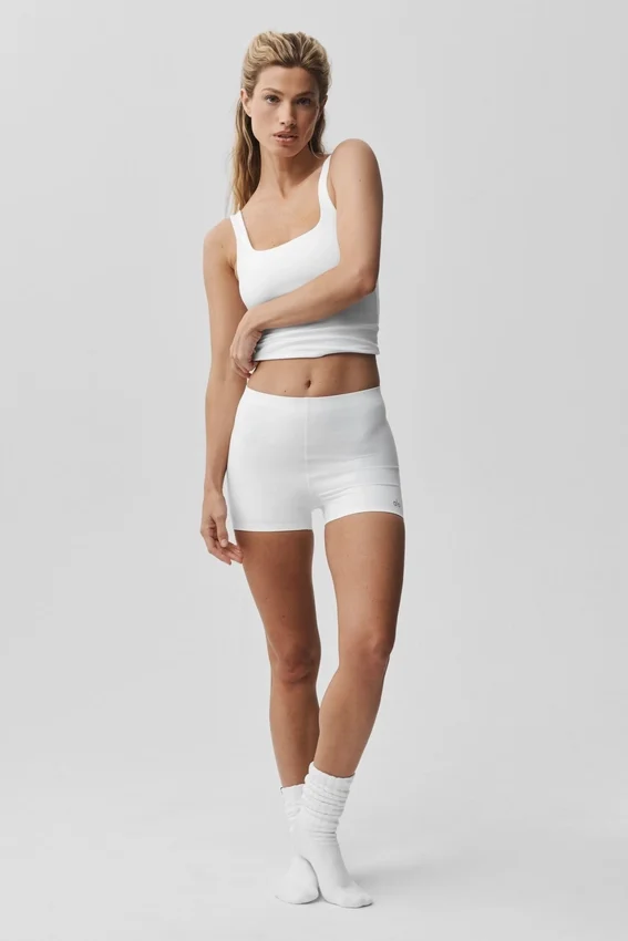 2" Alo Softsculpt Mid-Rise Shorts – Vit