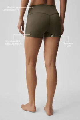 3″ Alo Softsculpt High-Waist Precision-shorts – olivträd