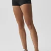 3" Alo Softsculpt Low-Rise Foldover Shorts – Svart