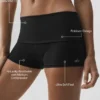 3" Alo Softsculpt Low-Rise Foldover Shorts – Svart