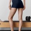 3" High-Waist Airlift eleganta shorts – marinblå
