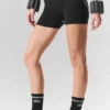4" High-Waist Airbrush-shorts med hjärtmönster – svart/vit