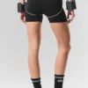 4" High-Waist Airbrush-shorts med hjärtmönster – svart/vit