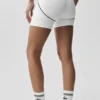 4" High-Waist Airbrush-shorts med hjärtmönster – vit/svart