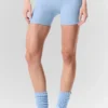 4” High-Waist Alosoft Heart Throb-shorts – Seashell Blue Heather/White