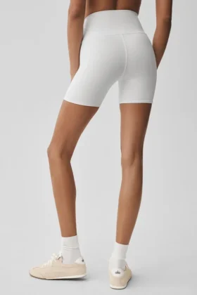 5″ Airbrush-High-Waist Biker Short – Vit