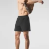 5" Repetition Shorts – Svart