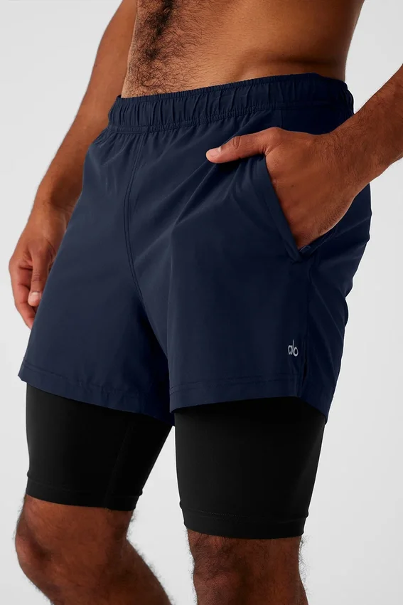 5" Revival 2-i-1-shorts – marinblå/svart