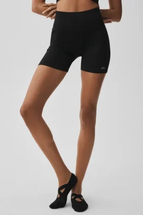 5″ sömlösa ribbade Favorit-Shorts – svarta