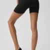 5" sömlösa ribbade Favorit-Shorts – svarta