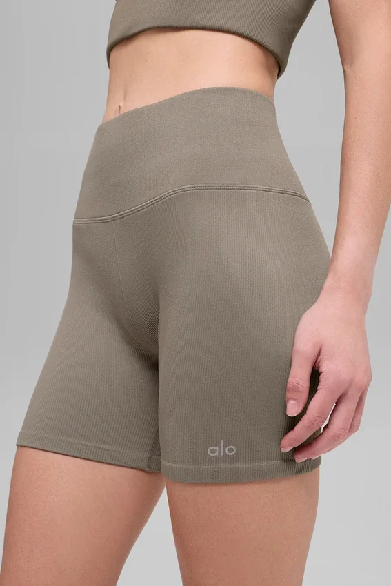 5" sömlösa ribbade Favorite-shorts – ljus kakao