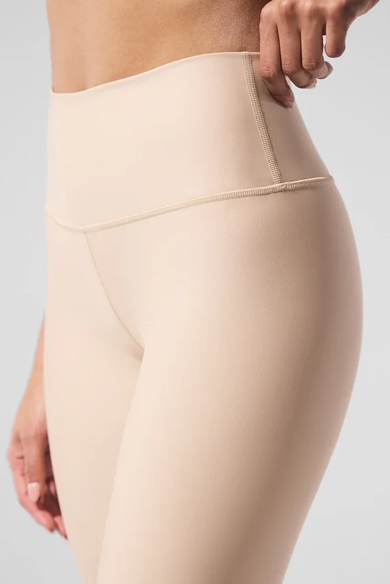 7/8-långa High-Waist Airlift Legging – Macadamia