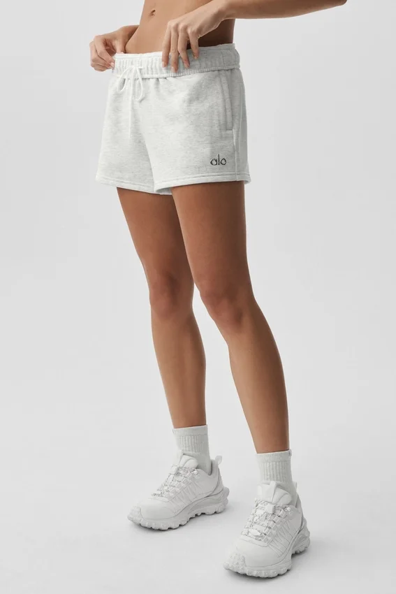 Accolade Shorts – White Heather