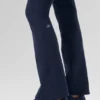 Airbrush High-Waist 7/8 Bootcut Leggings – Navy