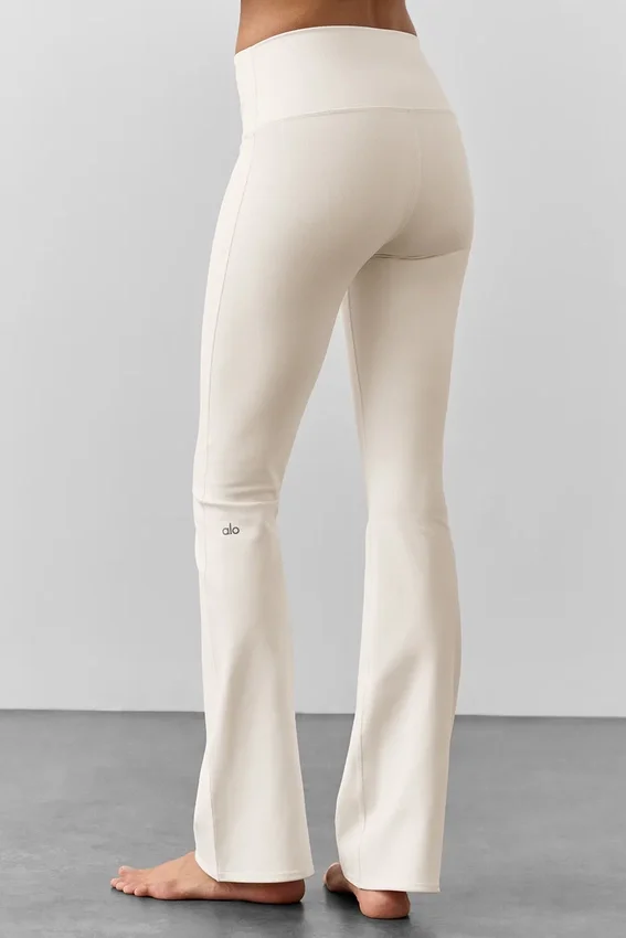 Airbrush High-Waist Bootcut Leggings – elfenben