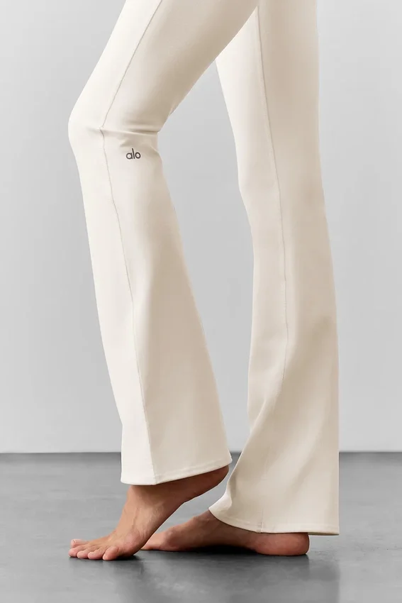 Airbrush High-Waist Bootcut Leggings – elfenben
