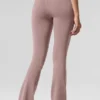 Airbrush-leggings med hög midja och bootcut-passform – Taupe