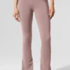 Airbrush-leggings med hög midja och bootcut-passform – Taupe