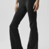Airbrush Low-Rise Bootcut Legging – Svart
