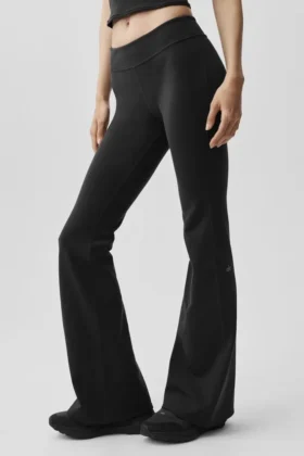 Airbrush Low-Rise Bootcut Legging – Svart