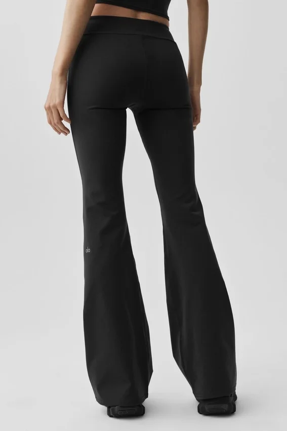 Airbrush Low-Rise Bootcut Legging – Svart
