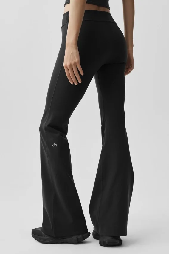 Airbrush Low-Rise Bootcut Legging – Svart