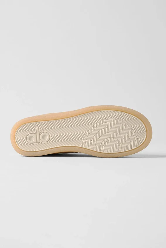 Alo Recovery Mode Sneakers – Clay