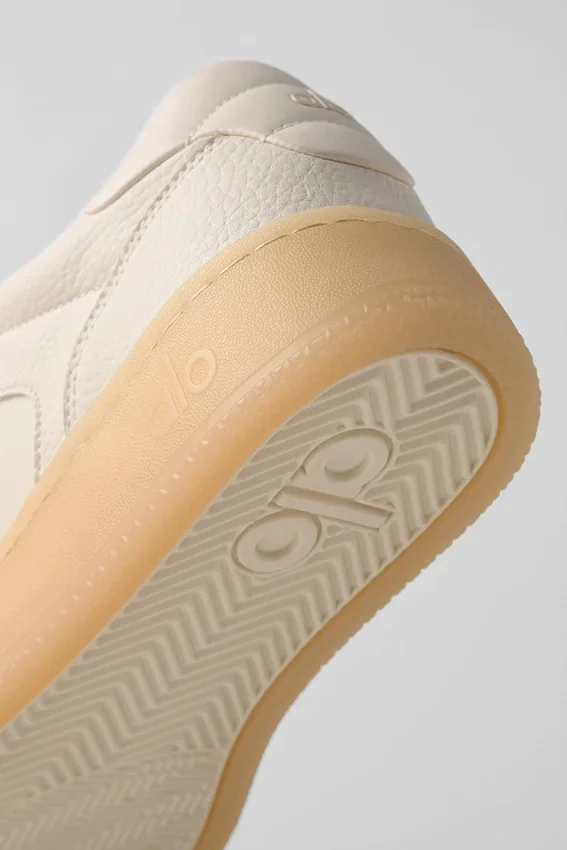 Alo Recovery Mode Sneakers – Clay
