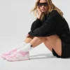 Alo Recovery Mode Sneakers – Rosa/Vit
