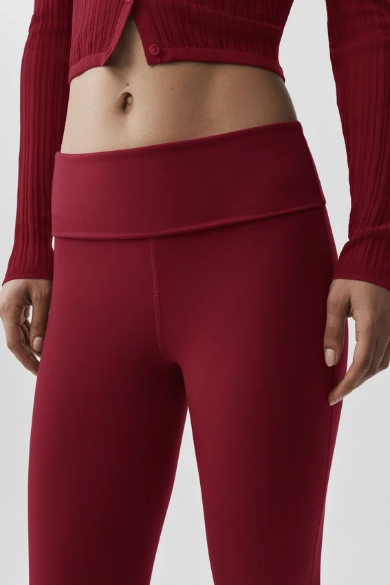 Alo Softsculpt 7/8-leggings med uppvikbar bena och utsvängd passform – Summer Romance Red