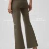 Alo Softsculpt 7/8-långa leggings med uppvikta ben och utsvängd passform – Olive Tree