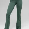 Alo Softsculpt 7/8-långa leggings med vikbar midja och utsvängda ben – Clover Green