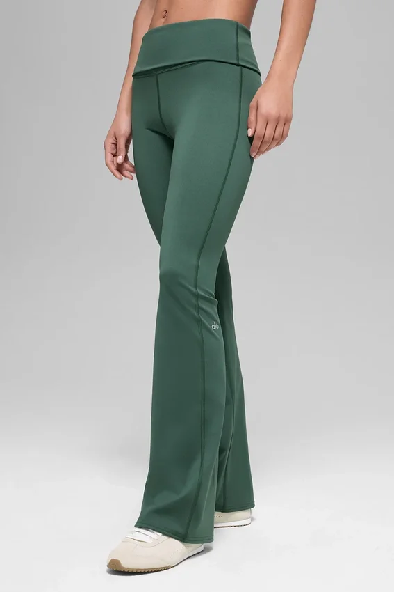 Alo Softsculpt 7/8-långa leggings med vikbar midja och utsvängda ben – Clover Green