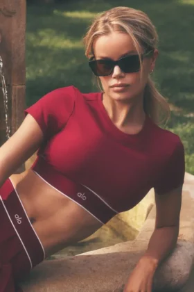 Alo Softsculpt Amp It up kortärmad BH – Summer Romance Red