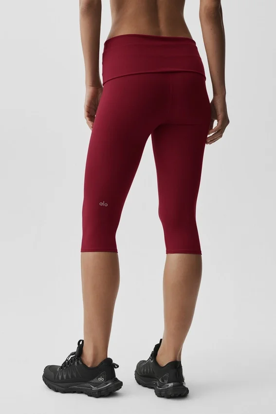 Alo Softsculpt Capri-byxor med låg midja och vikbar linning – Summer Romance Red