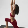 Alo Softsculpt Capri-byxor med låg midja och vikbar linning – Summer Romance Red