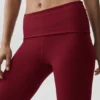 Alo Softsculpt Capri-byxor med låg midja och vikbar linning – Summer Romance Red