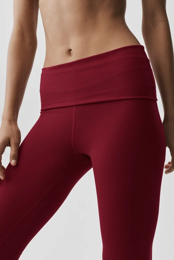 Alo Softsculpt Capri-byxor med låg midja och vikbar linning – Summer Romance Red