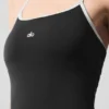 Alo Softsculpt halterneck-tennisklänning – svart/vit