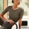 Alo Softsculpt Precision halvärmad T-shirt – Olive Tree