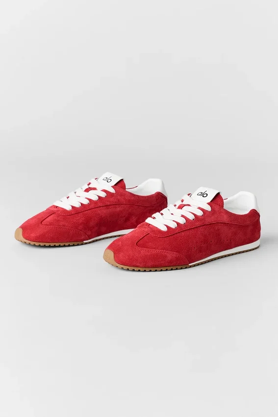 Alo Sunset Sneaker – Candy Heart Red