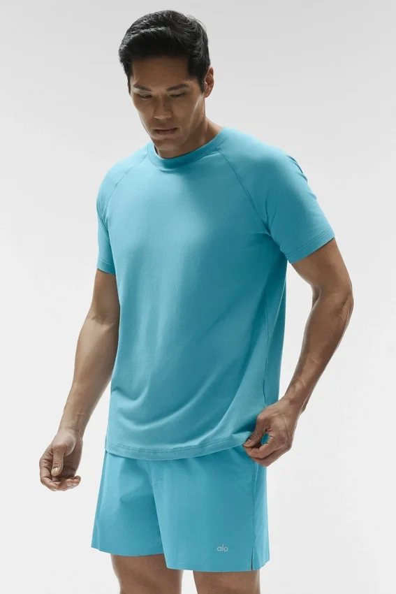 Alo Vapor T-shirt med rund hals och kortärmad design – Blue Breeze