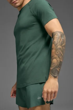 Alo Vapor T-shirt med rund hals och kortärmad design – Clover Green