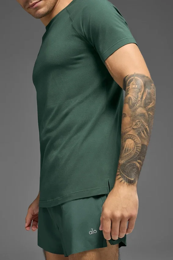 Alo Vapor T-shirt med rund hals och kortärmad design – Clover Green