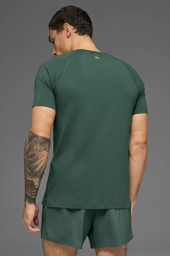 Alo Vapor T-shirt med rund hals och kortärmad design – Clover Green