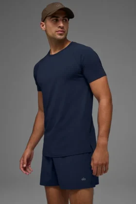 Alo Vapor T-shirt med rund hals och kortärmad design – Navy