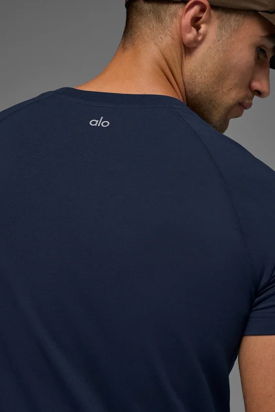 Alo Vapor T-shirt med rund hals och kortärmad design – Navy
